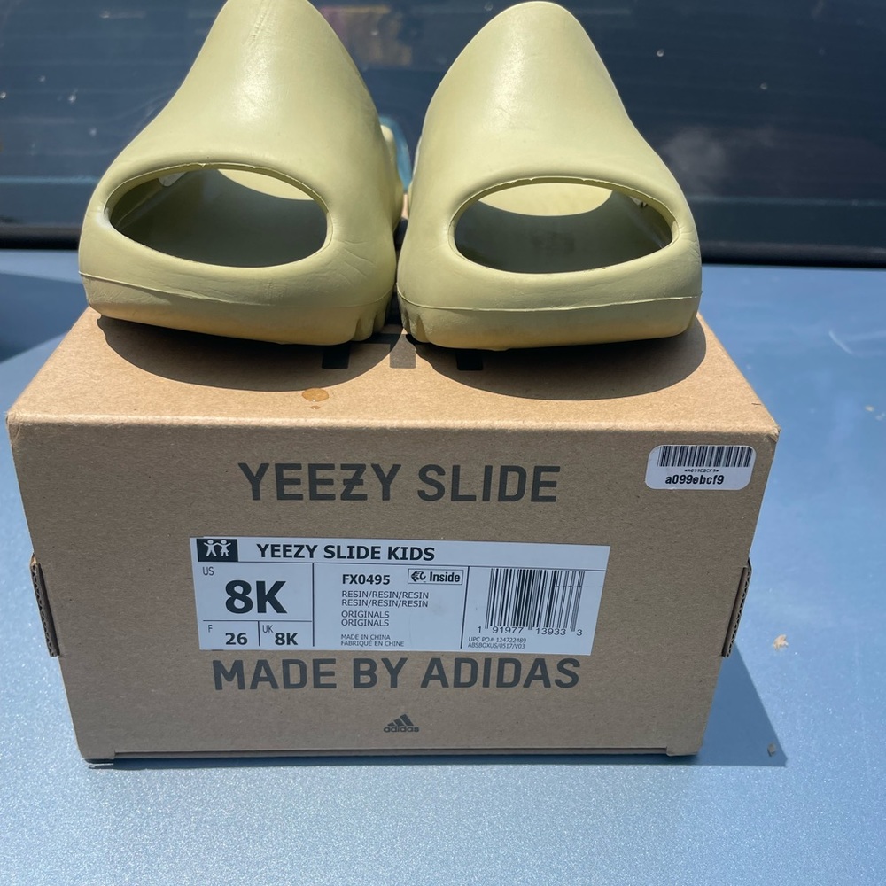 Yeezy slides size 8k toddler